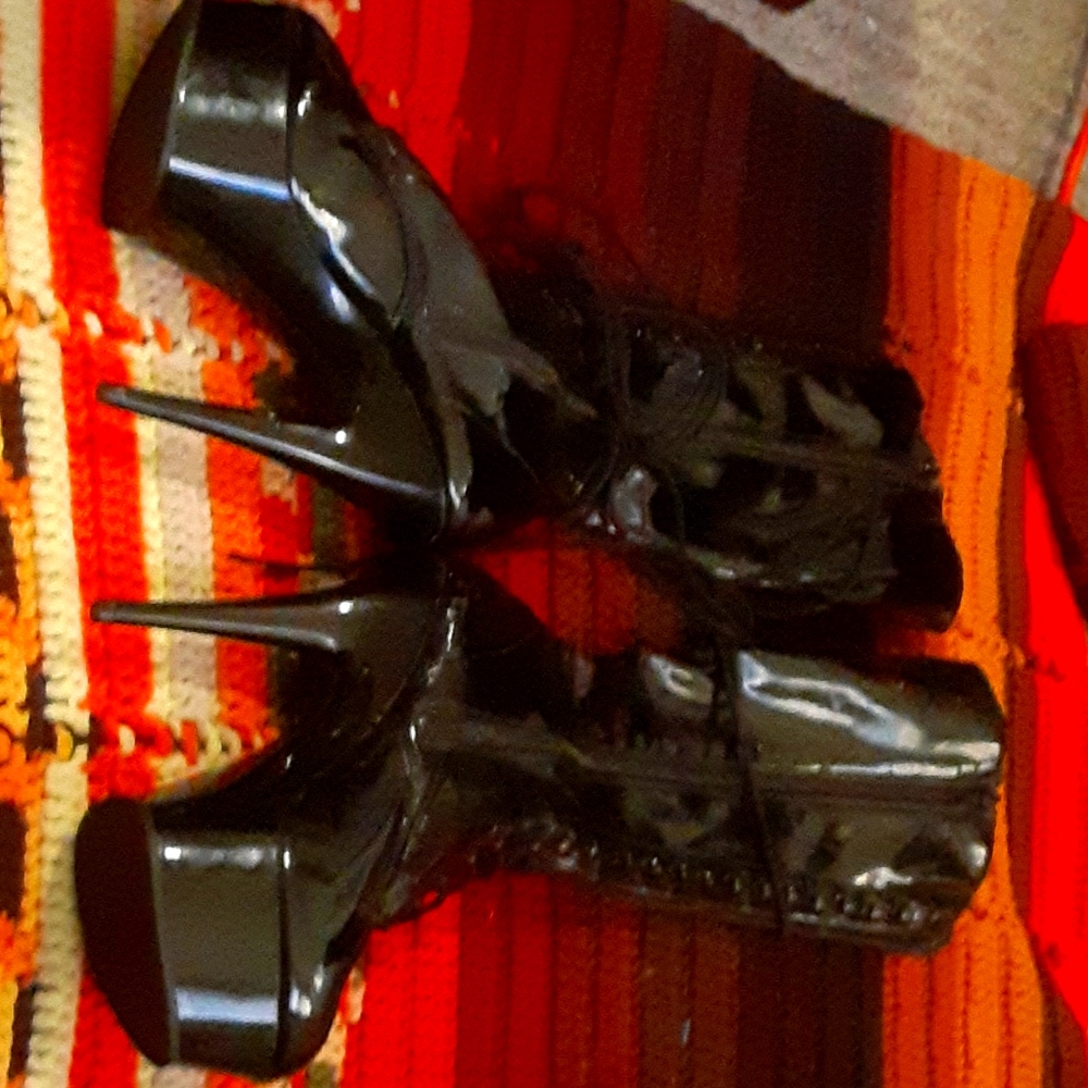 7 inch knee high pleasers